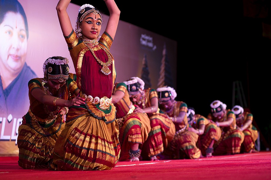Sri Devi Nithralaya (Bharatanatyam) (Mamallapuram Dance Festival 2012 - Kuchipudi i nie tylko)